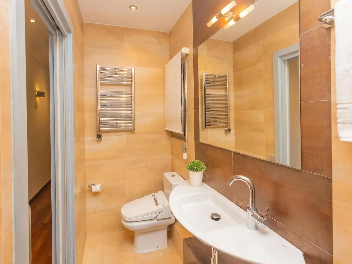Apartment Centro- Passeig De Gracia - Casa Batllo By Interhome Barcelona